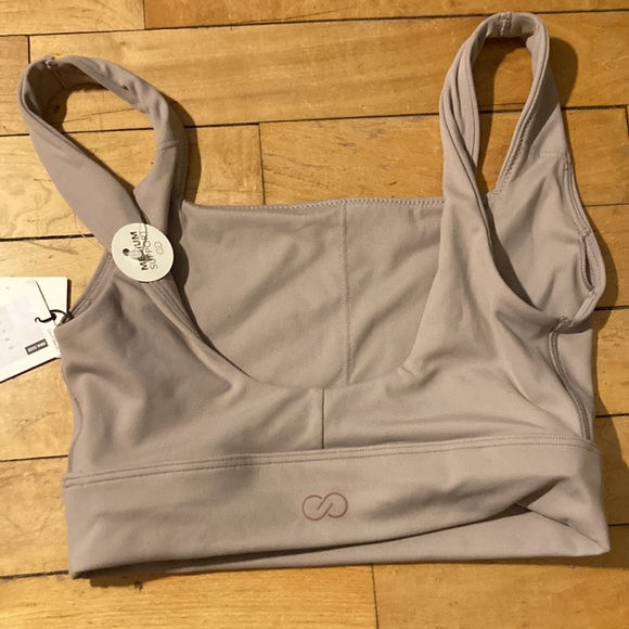 Women’s brand new sports bra - Picture 2 of 2